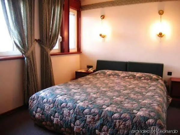 Hotel Central Club Sofia 3*,